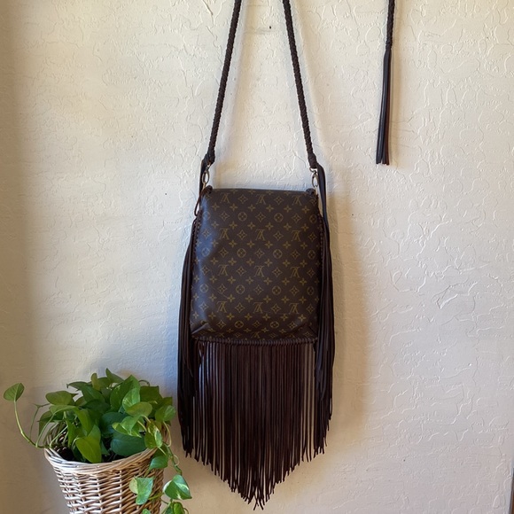 🎉 HOST PICK‼️ GORGEOUS AUTHENTIC LOUIS VUITTON REVAMPED CROSSBODY BAG‼️ - Picture 7 of 16